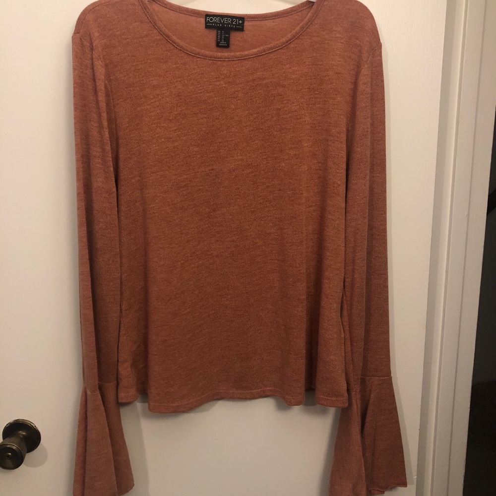 Never worn, peplum sleeved top!